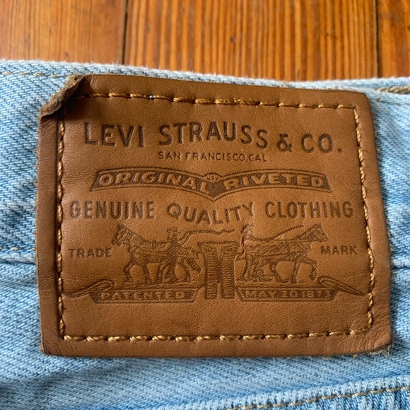 Vintage Levi denim shorts - Picture 2 of 7